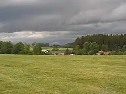 Hroznětín u jižního okraje Chraňbožského lesa