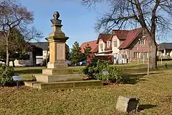 Pomník Hanse Kudlicha v Hrušovanech (2016)