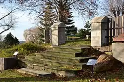 Původní schodiště k bývalému hřbitovu