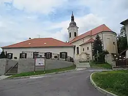 farní kostel svatého Štěpána a fara