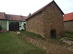 Hrubá Vrbka, čp. 107, špýchar.JPG