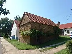 Hrubá Vrbka, komora u č. p. 88.jpg