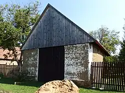 Hrubá Vrbka, stodola u č. p. 82 (2).jpg