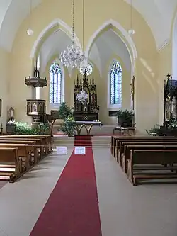 Interiér kostela sv. Josefa v Hrubé Skále