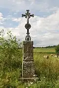 Kříž před vesnicí