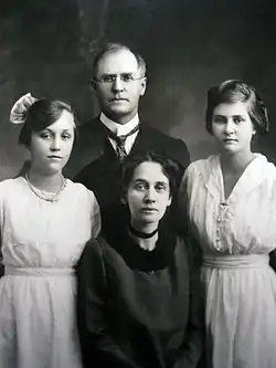 L. E. Krause s rodinou, 1920