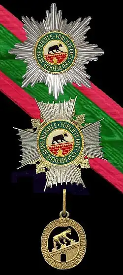 Hvězda velkokříže a hvězda komandéra řádu s velkostuhou a odznak