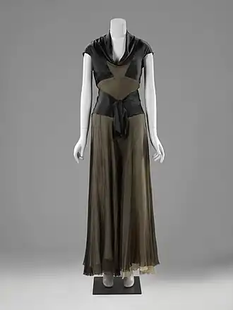 Dlouhá róba, 30. léta 20. století