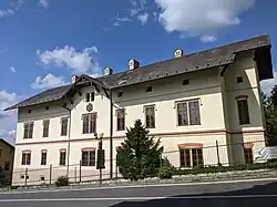 Hukvaldy - arcibiskupský zámeček čp. 1 (stav červenec 2024) (2).jpg