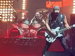 Radek Hurčík (vlevo) a Ota Váňa během koncertu skupiny Kabát v roce 2019.