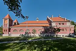 kostel s kolumbáriem