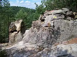 Skalní útvary u cesty k vrcholu