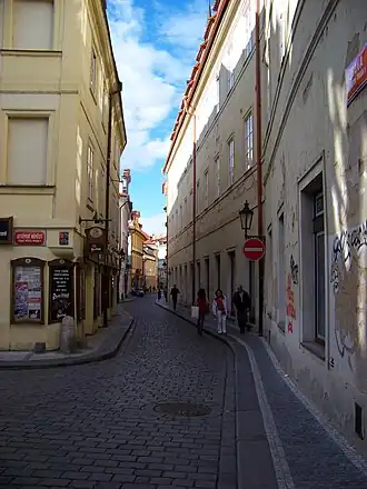 Pohled od ulice Na Perštýně