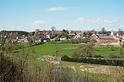 Údolí Hustířanky s levobřežní částí obce