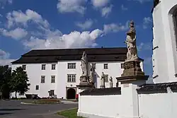 Hustopeče nad Bečvou-zámek.jpg