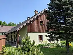 Hutě - čp. 7 v osadě Horní Hutě (obec Cejle), stav domu po necitlivé přestavbě (2).jpg