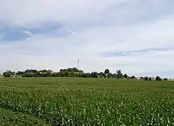 Vysílač nad vesnicí