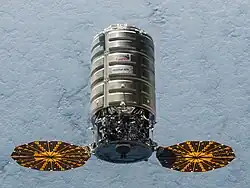 Loď Cygnus OA-5 během příletu k ISS.