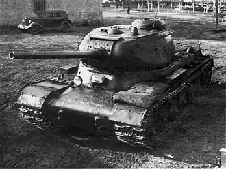 Jeden z prvních IS-1 v srpnu 1943