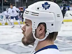 Ian White v dresu Toronto Maple Leafs.