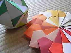 Dva příklady modulárního origami.