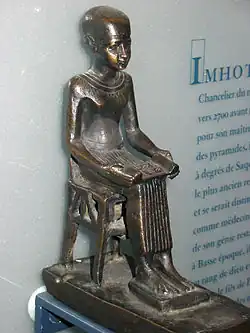 Soška Imhotepa, Museum Louvre