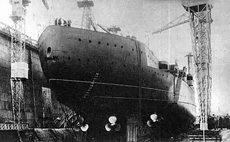 Rozestavěný Imperator Nikolaj I v suchém doku, 1916