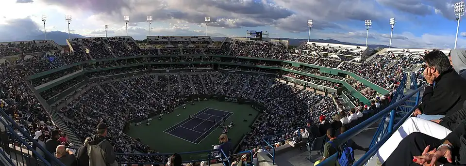 Centrální dvorec Stadium 1 během Federerova utkání na Pacific Life Open 2008