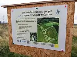 Informační tabule o mozaikové seči