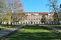 Karlínská invalidovna v roce 2016, pohled ze Sokolovská (ulice v Praze)