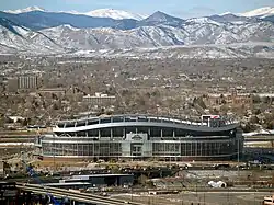 Invesco Field na ulici Mile High