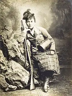 Irene Morales, černobílá verze před kolorováním