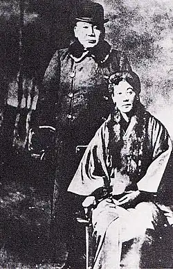 Ójama se svou ženou Sutemacu