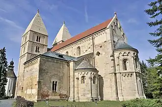 Farní kostel Ják, vysvěcený Amadeem Pokem v roce 1256