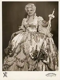 Júlia Osváth, asi 1940