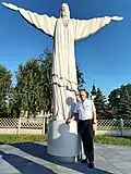 J. Ondovčák u sochy Krista Spasitele v Hanisce