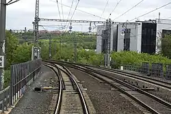 Odbočka Balabenka, vpravo budova CDP Praha