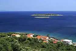 Pohled na Milnu a ostrovy Mali a Veli Paržanj