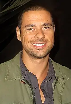 Ramirez na natáčení seriálu Arrow v roce 2014