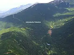 Pohled ze Sivého vrchu k Zuberci. Bobrovecká dolina vpravo.