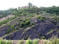 Jabloňka, Černá skála a usedlost