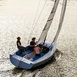 Jachting je radost na vodě.