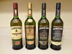 Různé druhy whiskey Jameson