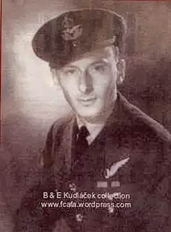 Podobizna z dob služby u Britské RAF.
