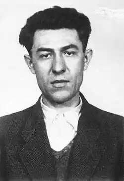 Identifikační fotografie, vyhotovená po zadržení v říjnu 1949.