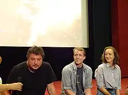 Režisér a herci na tiskové konferenci České televize (srpen 2018)