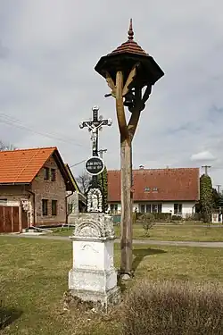 Kříž a zvonička v Janově Vsi