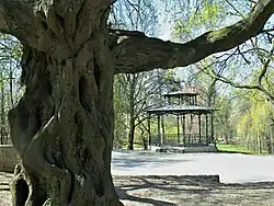 Altánek (hudební pavilon z roku 1882) v horní části parku