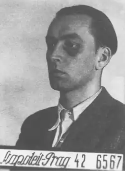 Krátce po zatčení v roce 1942 v Praze na Pankráci