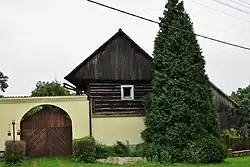 Jarov čp. 1, od brány.JPG